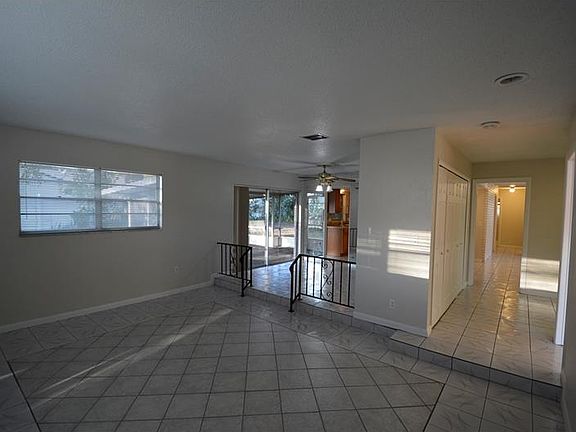 5th image of 529 Green Briar Blvd