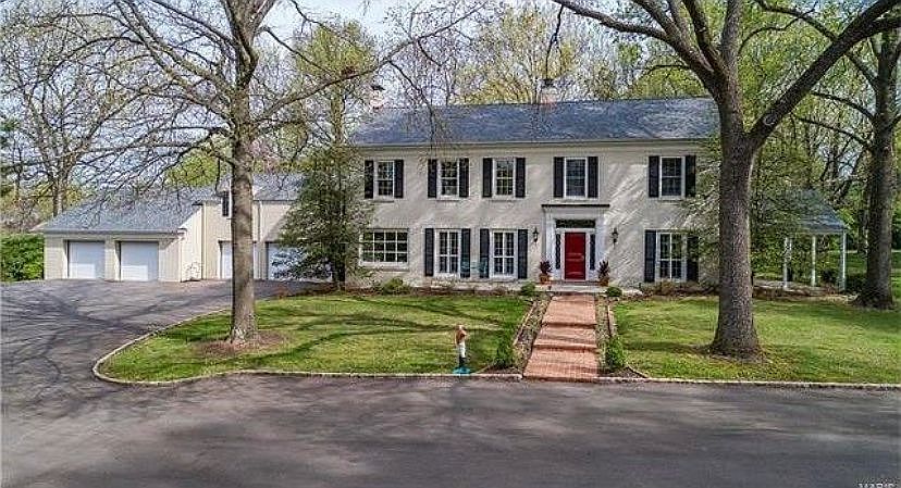 1st image of 16 Colonial Hills Dr