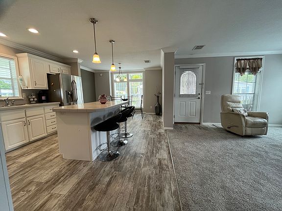 2nd image of 123 Cotillion Ln #123