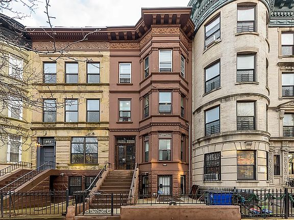 2nd image of 852 Park Pl #2