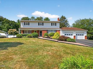 91 Appletree Ln, Clifton Park, NY 12065