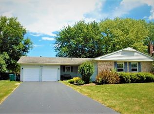 910 Shady Grove Ln, Buffalo Grove, IL