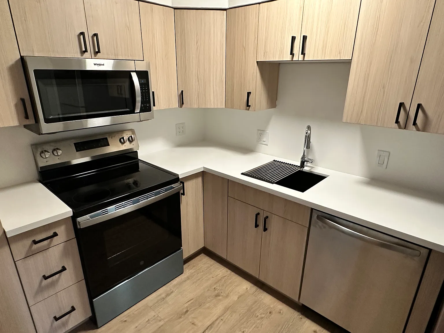 2 bed, 732 sqft, $2,000 — Photo 4