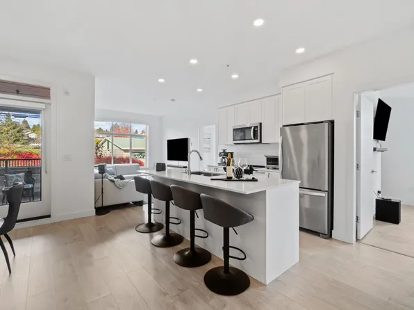 808 Gauthier Ave #301, Coquitlam, BC V3K 0H1