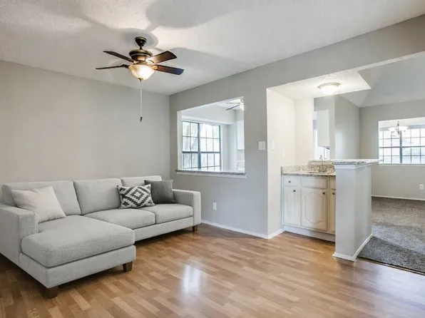 1036 Twin Falls Dr, Desoto, TX 75115