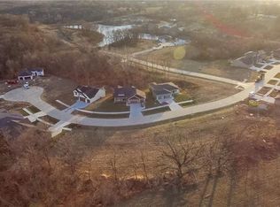 930 Arbor Woods Dr, Pleasant Hill, IA 50327