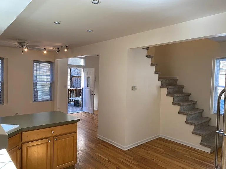 2135 N Leavitt St #2-CH — Photo 7