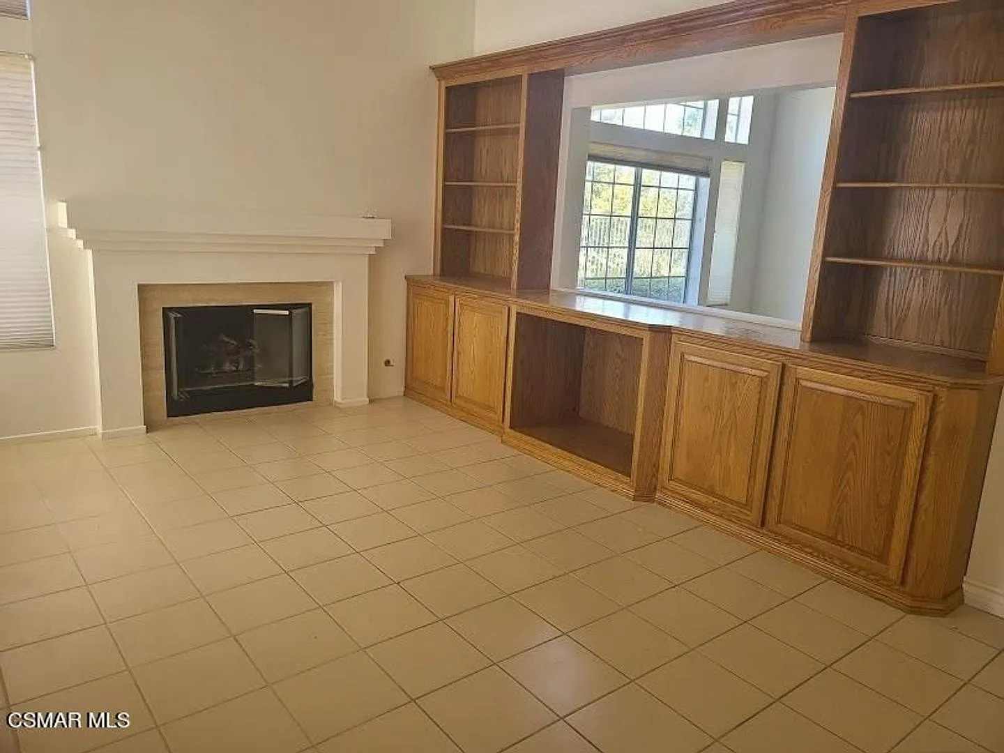 Move right into this lovely 3 bedroom + 3 bathroom, light and bright townhome — Photo 3