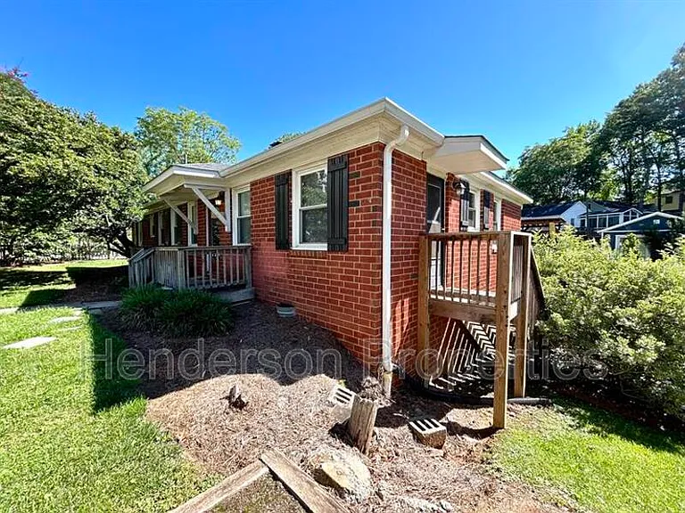 1526 Landis Ave — Photo 2