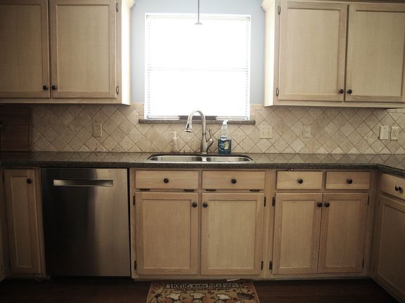 5th image of 7669 Rosewood Dr