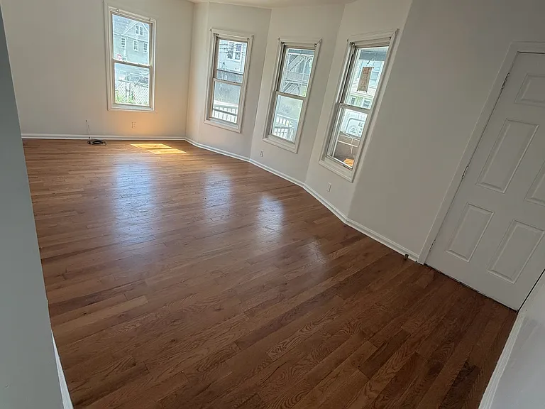 304 Poplar St #1 — Photo 1