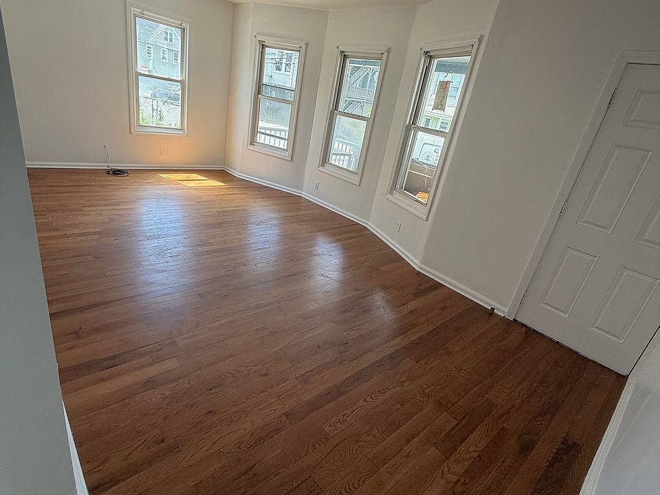 1st image of 304 Poplar St #1