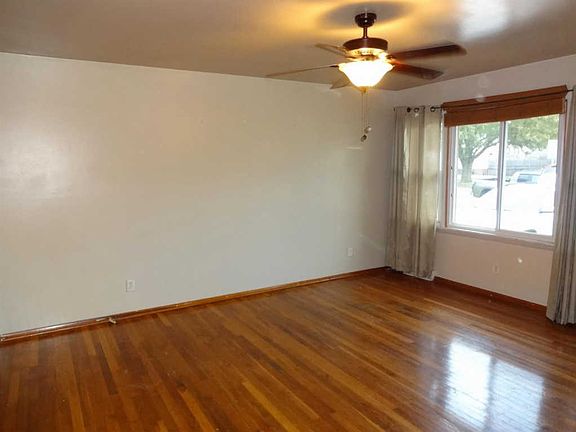 3rd image of 6851 Carolina Ave
