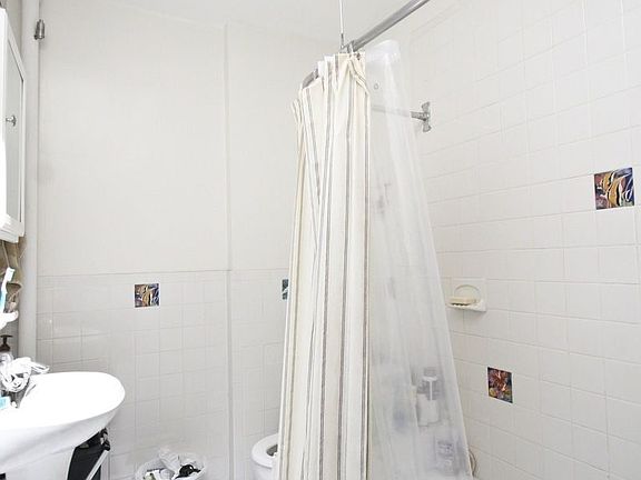 5th image of 450 Putnam Ave #3