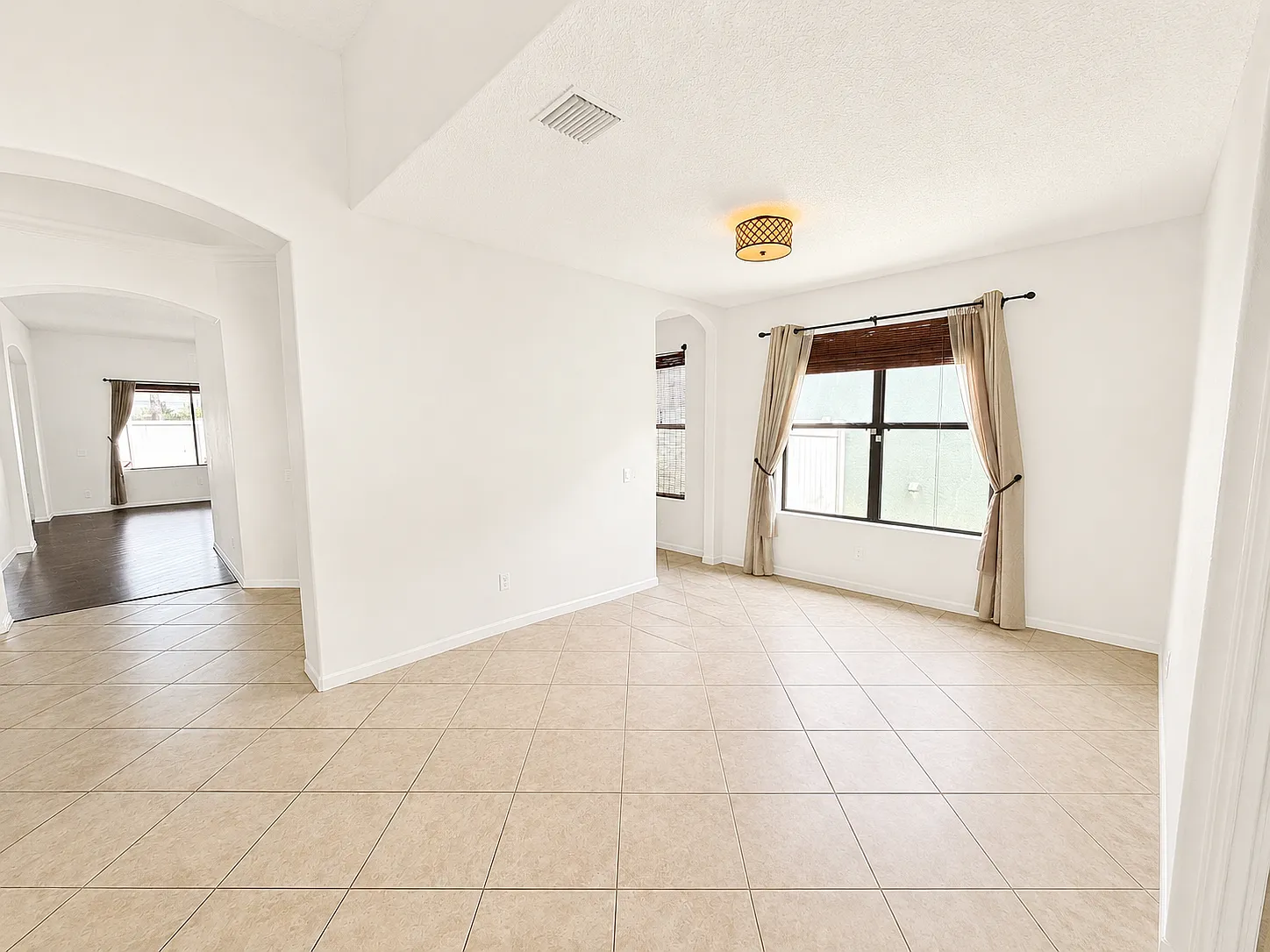 3 bed, 2062 sqft, $3,000 — Photo 2