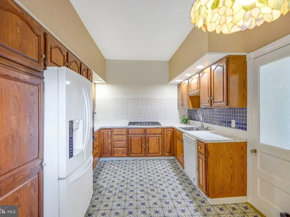 608 Washington Ln, Jenkintown, PA 19046
