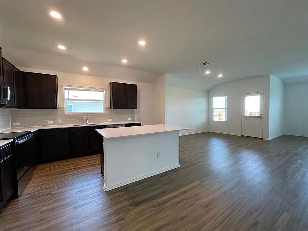 Building Photo - 211 Coventry Dr