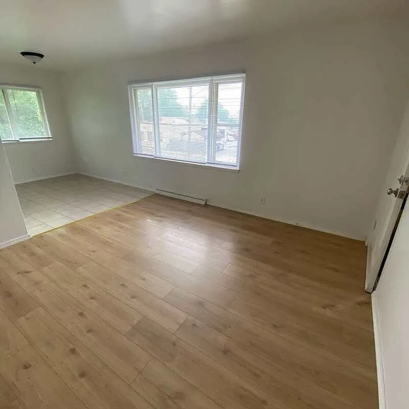 2 bed, 1.0 bath, $899 — Photo 2