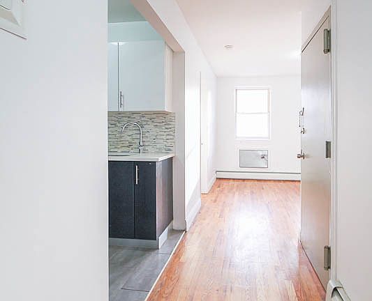 4th image of 539 Evergreen Ave #3A