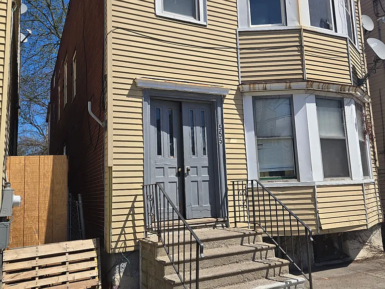 555 1st St #2 — Photo 7
