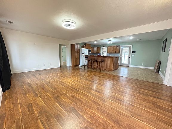 5th image of 305 Norris Ln