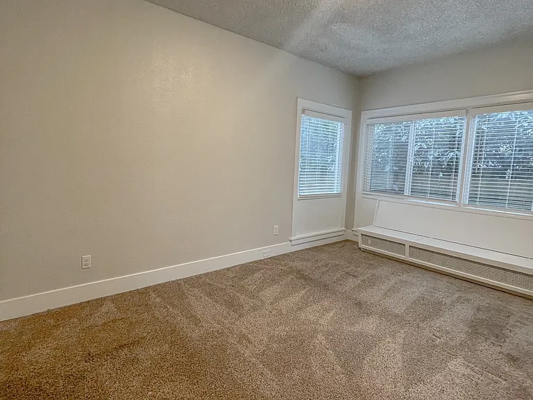 709 N I St #11 — Photo 19