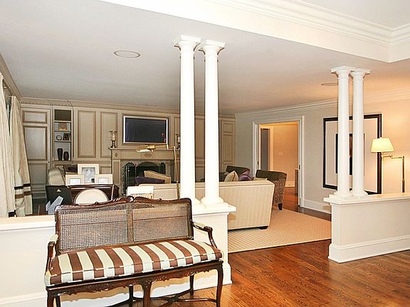 5th image of 19 Meadowood Ln