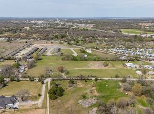 924 Fox Ln, Azle, TX 76020