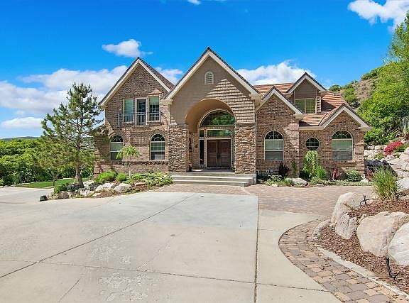 3rd image of 1481 E Bald Mountain Cir