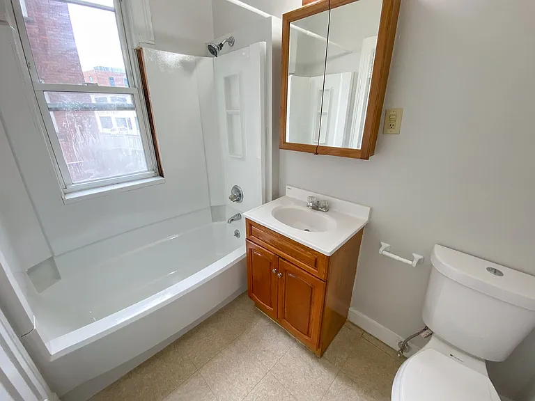 291 Buckingham St / Luca Investments LLC — Photo 38