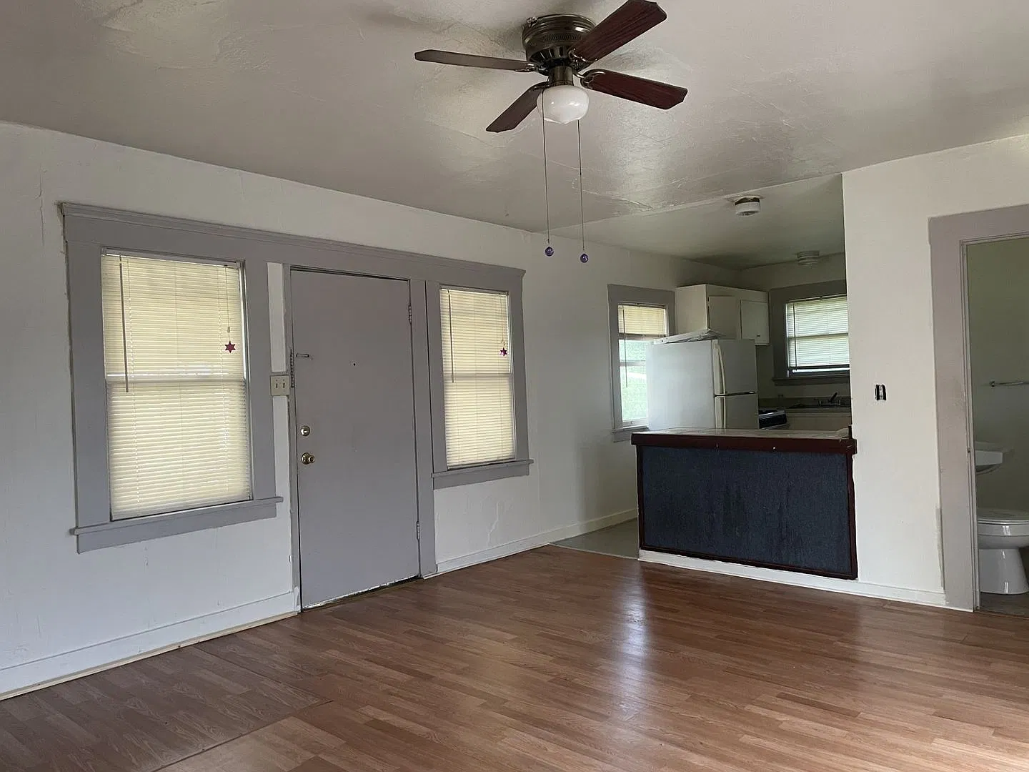 Cozy 1 Bedroom 1 Bathroom Apartment — Photo 4