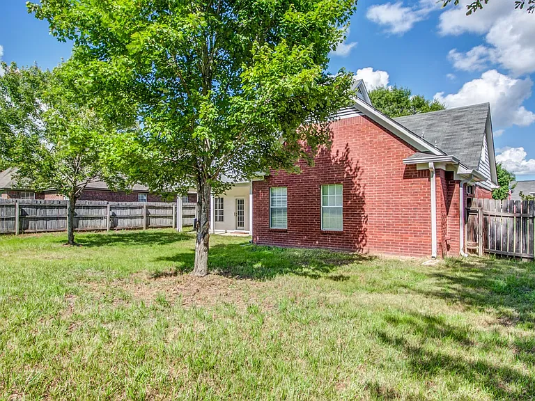 9461 Hickory Dr — Photo 46