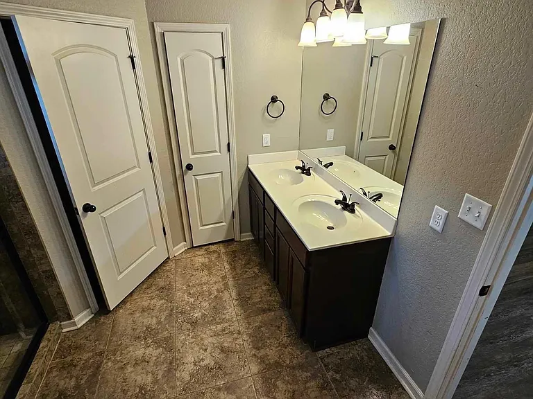 1151 Meadows Dr — Photo 19