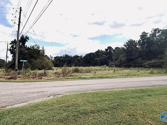 3rd image of Rosehaven Dr
