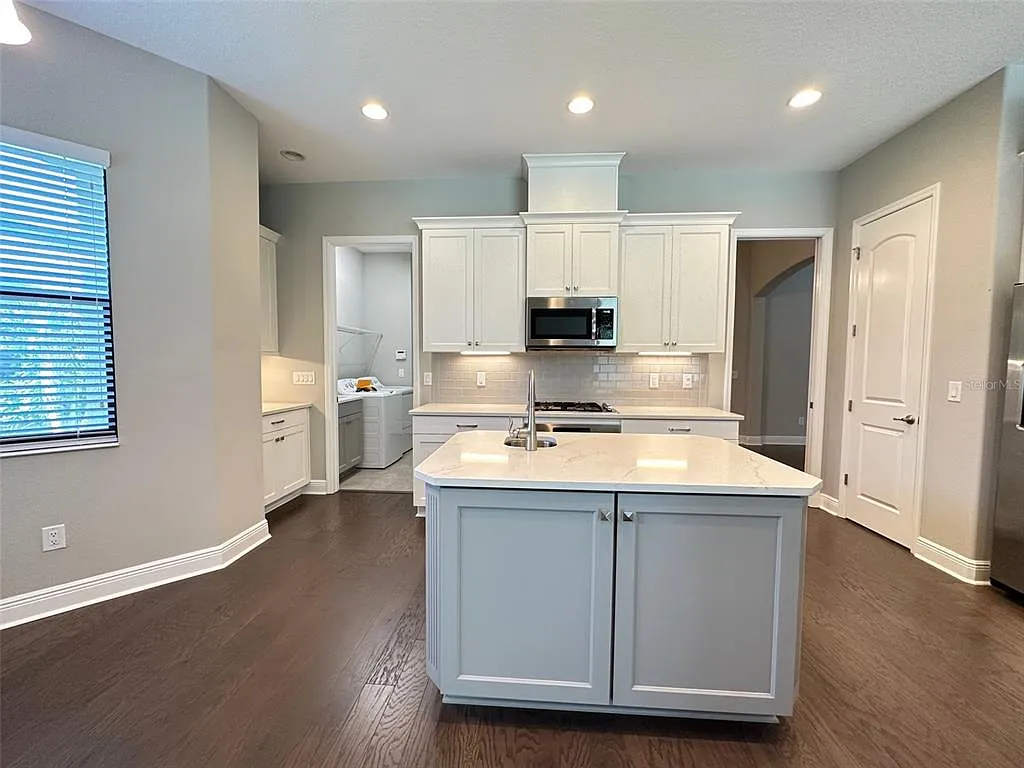 4 bed, 3.0 bath, 2628 sqft, $4,000 — Photo 3
