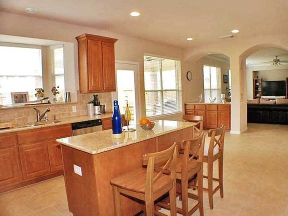 4th image of 3204 Lake Park Ln