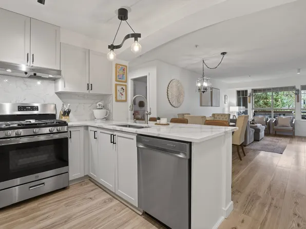 2959 Silver Springs Blvd #312, Coquitlam, BC V3E 3S5