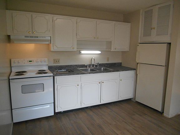 3rd image of 1629 Genesee St APT A51