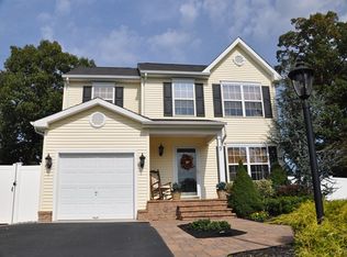 9 Salem Ct, Sicklerville, NJ 08081