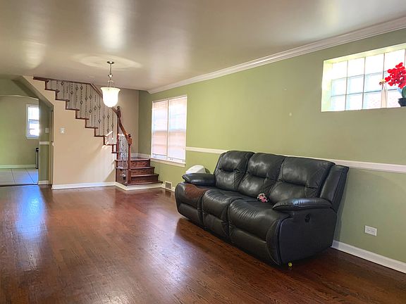 2nd image of 3403 S Lombard Ave