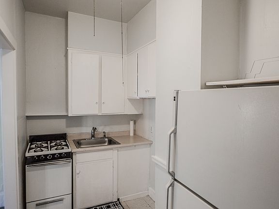 2nd image of 126 Harrison St