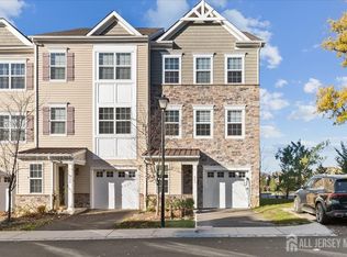 905 Chalmers Ln, Monroe Township, NJ 08831