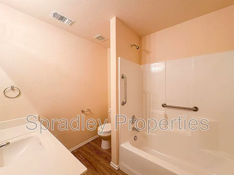 2214 Justice Dr — Photo 9