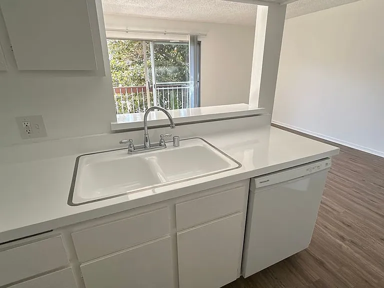400 S. Kingsley Drive — Photo 80