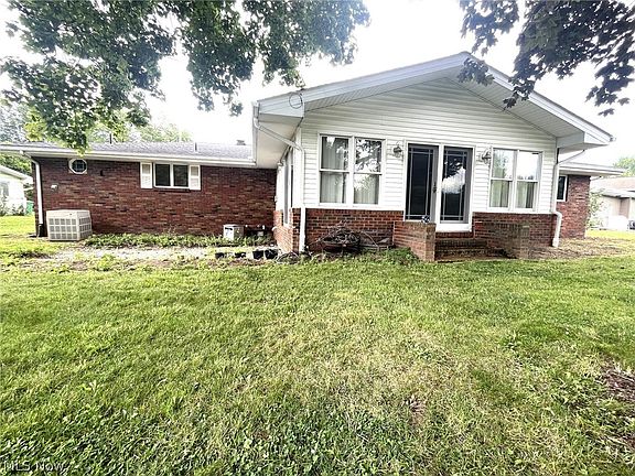 2nd image of 4423 Barrington Dr