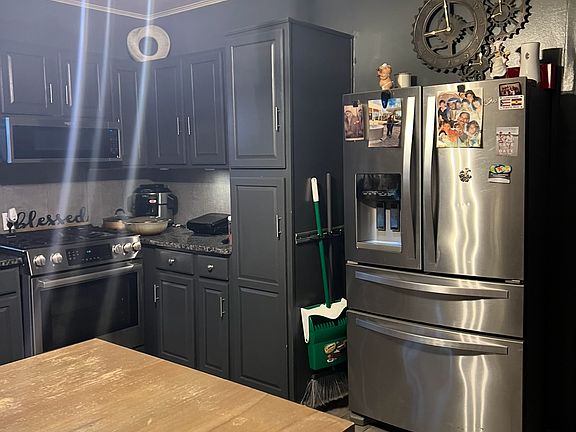 2nd image of 261 Kilburn St #1