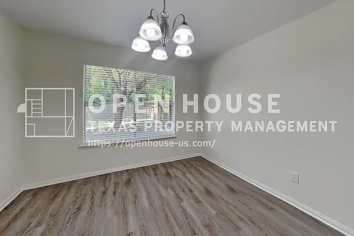 1611 Sterling Village Dr — Photo 6