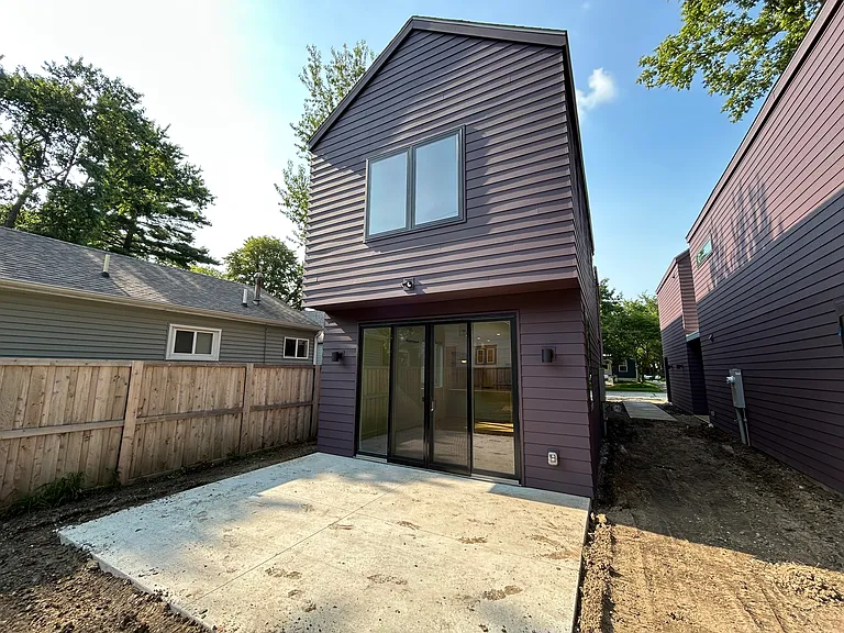 1003 E Washington St — Photo 36