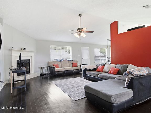 5th image of 13071 Windcrest Ln