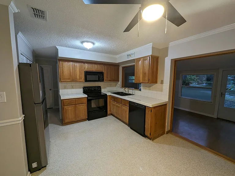 1580 Andover Dr — Photo 6